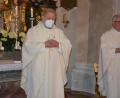 Bild: jr
Pfarrer Edgar Neidinger (rechts) aus dem badischen Bruchsal, führte bereits zum siebten Mal in Konnersreuth einen Resl-Gebetstag an. Er verband seinen Besuch mit einem Kurzurlaub. Mit am Altar stand Pfarrseelsorger Pater Benedikt Leitmayr.