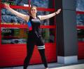 Bild: exb/Michael Eckert
Franziska Birkner beim Workout vor dem Parksteiner Feuerwehrhaus.