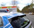 Bild: jma
Feuerwehr, Rettungsdienst und Polizei sind an der Unfallstelle zwischen Hütten und Mantel.
