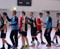 Archivbild: HC Sulzbach
Die B-Junioren-Handballer des HC Sulzbach (rote Trikots) und von HaSpo Bayreuth klatschen sich bei einem Freundschaftsspiel ab. Die besten Spieler beider Vereine spielen künftig in einer gemeinsamen Mannschaft.