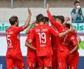 Bild: Armin Weigel/dpa
Der SSV Jahn Regensburg bejubelte am Sonntag den Klassenerhalt in der 2. Bundesliga.