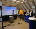 Bild: eib
Aus dem Studio im CeBB wurde die Podiumsdiskussion übertragen. Das Bild zeigt (von rechts) CeBB-Leiterin Veronika Hofinger, Kulturfahrtenorganisatorin Susanne Setzer, Online-Redakteur David Vereš und den Europäischen Freiwilligen Jiří Petrášek.