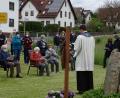 Bild: Houschka
Nur in dicker Winterjacke ließ sich die Maiandacht im Freien ertragen.