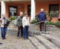 Bild: jp
Musikalische Glückwünsche zu zwei hohen Geburtstagen (von links): Christiane Bartl, Claudia Lang, Hubert und Viola Prinz, Hermann Kucharski, die Jubilarinnen Hertha Häselbarth (99) und Elisabeth Loos (101) sowie Heimleiterin Monika Breunig.