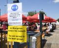 Archivbild: Petra Hartl
So sah es bei der Premiere des Dult-Biergartens vor gut einem Jahr aus. Und so stellt sich das Festwirt Reinhard Gschrey auch jetzt wieder vor, ab 3. Juni. Nur die Sonnenschirme will er diesmal durch ein Zeltdach ersetzen.