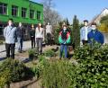Bild: exb
Zufriedene Gesichter vor dem HCA-Gymnasium (von links): Studiendirektor Klaus Meidenbauer, Oberstudiendirektor Dieter Meyer, Alexander Renner, Sebastian Breunig, Lilith Rahm, Nina Schulze, Fabian Kredler, Angelika Miller (hinten), Ronja Berberich, Sven Thümmler und Philipp Erhardt.