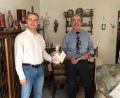 Bild: MGV Mitterteich/exb
Zum 80. Geburtstag von Siegfried Rasp (rechts) überbrachte ein Quartett des MGV Mitterteich um Vorsitzenden Markus Schuller ein Ständchen und ein Präsent.