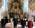 Bild: bk
Vor dem Hochaltar der Basilika (von links) Pater Prince Kalarimuryil, Georg Leo Tafelmeyer, Barbara Ram und Pilgerführer Georg Tafelmeyer senior.