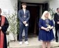 Bild: wku
Auf dem Konfirmationsbild aus Hirschau sind (von links) Pfarrer Stefan Fischer, Tobias Berft, Emelie Burmann, Felix Reichenauer und Kirchenvorsteher Ulrich Gerlach zu sehen.