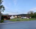 Bild: Eichl
An der Dorfstraße in Theisseil unmittelbar neben dem Gasthaus soll ein Mehrfamilienhaus gebaut werden. Der Gemeinderat ist angetan von dem Vorhaben, hat aber Bedenken wegen der Parkplatzsituation.
