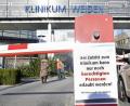 Archivbild: Petra Hartl
Wer ist zum Besuch am Weidener Klinikum berechtigt? Zweifach Geimpfte müssen sich dennoch testen lassen, um eingelassen zu werden.