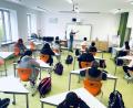 Bild: sne
Lehrer Uwe Prösl erklärt der siebten Klasse der Grund- und Mittelschule Grafenwöhr an einem Smart Board Unterrichtsstoff.