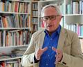 Bild: Gerhard Götz
Jürgen Huber erklärt sehr anschaulich seine künstlerische Arbeitsweise.
