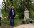 Bild: br
Bei einer Andacht wurde das Feldkreuz an seinem neuen Standort kirchlich gesegnet. Unser Bild zeigt (von links) Hans Scherm, Vorsitzender der Dorfgemeinschaft Wernersreuth, Bürgermeister Peter König, Ortssprecher Hans Richtmann und Pfarrer Josef Waleszczuk.