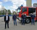 Bild: br
Mit Freude wurde das neue Einsatzfahrzeug der Feuerwehr Speichersdorf empfangen. Unser Bild zeigt (von links): Bürgermeister Christian Porsch, Paul Dolata (gemeindlicher Feuerwehrsachbearbeiter), Kommandant Volker Hammon und Stellvertreter Christian Schwarzer.