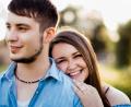 Bild: Melanie Atencio Fotografie/ www.melanieatencio.com
Bernadette mit ihrem Freund. Die 22-Jährige wurde vier Jahre lang gemobbt.