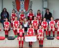 Bild: ü
Die Juniorinnen des SC Kirchenthumbach. Vorne Trainer Stefan Schmidt. Hintere Reihe Anja Clement und Daniela Pscherer vom Verein Sonnenblicke.