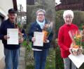 Bildmontage: aun
Ehrung für 40 Jahre Mitgliedschaft beim Obst- und Gartenbauverein Utzenhofen (von links): Xaver Eichenseer sowie Agnes und Rosi Scharl.