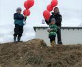 Bild: Iris Zillich/exb
Für jedes Familienmitglied schicken die Schnaittenbacher Kinder einen Luftballon in den Himmel.