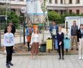 Bild: Dagmar Williamson
Eine Esskastanie, umringt von Fans (von links) Silas Hummel, Johannes Pirner (Biodiversitätsberater Stadt Amberg), Elternbeiratsvorsitzende Gerda Krusche, Oberstudienrätin Veronika Frenzel, Horst Schwemmer (Geschäftsführer Bund Naturschutz), Sina Szeri, stellvertretender Schulleiter Christoph Matz, Paula Keppler und Beate May (stellvertretende Vorsitzende Bund Naturschutz).