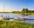 Bild: polen.travel
Abendstimmung auf dem Wasser: Die Masurische Seenplatte ist für einen Bootsurlaub ideal, der Schiffsverleih einfach möglich.