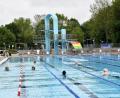 Bild: Petra Hartl
Kurz nach 8 Uhr am Freitag im Hockermühlbad: Bei kühlen Temperaturen lassen es sich einige Hartgesottene nicht nehmen, ein paar Bahnen zu schwimmen.