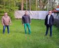 Bild: bsc
Nach Monaten des Stillstands wollen die Frauenreuther Sportschützen zurück ins Vereinsleben. Erster Vorsitzender Wolfgang Schlicht (von links), Bogen-Sportleiter Uwe Heider und Zweiter Vorsitzender Adrian Käß freuen sich auf den Start, wenn auch mit Einschränkungen.