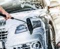 Bild: Milan - stock.adobe.com 299484650
Die Zeit für den Frühjahrsputz ist da. Wer ein paar einfache Tricks beherzigt, kann bei der Autopflege nicht viel falsch machen.