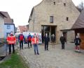 Bild: Stefan Braun/exb
Das Corona Testzentrum im Steinstadel Kastl mit (v.l.) Rettungssanitäter des HvO Kastl Thomas Renner, Bereitschaftsleiter der Bergwacht Amberg Markus Arnold und stellvertretender Bereitschaftsleiter der Bergwacht Amberg Alexander Renner, Katastrophenschutzbeauftragter des BRK Kreisverbandes Amberg-Sulzbach Bernd Lödel, 1. Bürgermeister Stefan Braun, 3. Bürgermeisterin Monika Breunig, 2. Bürgermeister Andreas Otterbein, 1. Kommandant der Feuerwehr Kastl Tobias Lang.