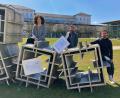Bild: IHK/exb
Sie freuen sich über den Preis (von links): Yvonne Schieder, IHK- und Wirtschaftsjunioren-Geschäftsführerin in Amberg-Sulzbach, Phillip Hofmann, stellvertretender Vorstandssprecher der WJ Amberg-Sulzbach und Vorstandssprecher Stefan Mühleisen.