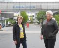 Bild: Gabi Schönberger
44 Jahre – ihr gesamtes Berufsleben – verbrachten Sonja Breitschaft (links) und Agnes Rupprecht zusammen: als Kinderkrankenschwestern am Klinikum Weiden. Tausende Mütter und Neugeborene haben sie in dieser Zeit betreut.