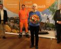 Bild: Stadt Tirschenreuth/exb
Zweiter Bürgermeister Peter Gold (rechts) verabschiedete Monika Bäuml (Zweite von rechts) in den Ruhestand. Mit im Bild: Markus Bergauer, Leiter der Hauptverwaltung, und stellvertretender Personalratsvorsitzender Karl Bayreuther (von links).