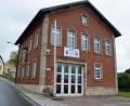 Bild: ü
An den 150. Geburtstag der Thurndorfer Feuerwehr erinnert ein am Gerätehaus angebrachtes Transparent. Pandemiebedingt müssen die Thurndorfer auf ein Fest verzichten.