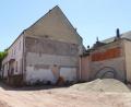 Bild: fsb
An der Stelle des abgerissenen Beer-Walbrunn-Hauses soll im Rahmen der Dorferneuerung der Platz neu gestaltet werden.