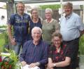 Bild: fsb
Gratulation zum 85. Geburtstag von Alois Böhm (vorne) mit Frau Marga sowie den Kindern Michael, Sabine, Gabi und Bürgermeister Martin Schregelmann. Alle Anwesenden sind geimpft oder genesen.
