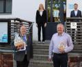 Bild: dpe
Die beiden Geehrten, Bürgermeister Peter Dotzler (vorne, links) und Franz Gottschalk (voren, rechts), mit Zweiter Bürgermeisterin Susanne Lindner (hinten, links) und Drittem Bürgermeister Dominik Obermeier (hinten, rechts).