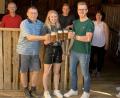 Bild: ner
Zwei Familien, ein Team: Am kommenden Wochenende organisieren Johannes Höcht und Franziska Zeidler mit Unterstützung ihrer Familien auf dem Grandlhof erstmals einen Zoiglausschank. Auf dem Bild (von links) Hubert Kellner, Thomas Zeidler, Franziska Zeidler, Fabian Zeidler, Johannes Höcht, Petra Zeidler, Marion Höcht.