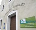 Archivbild: Petra Hartl
Bundesumweltministerin Svenja Schulze zeichnete Corona-bedingt etwas verspätet das Fledermaushaus Hohenburg und das Life+-Projekt „Große Hufeisennase in der Oberpfalz gemeinsam als Projekt der UN-Dekade Biologische Vielfalt aus.