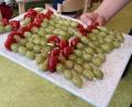 Bild: njn
Aufgrund der Geschichte von der Raupe Nimmersatt gab es für die Kleinen auch was zu Essen: Raupen aus Obst und Gemüse.