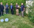 Bild: Gottfried Haas/exb
Sektions-Vorsitzender Gottfried Haas freute sich über den Defibrillator für die Karlsbader Hütte, den Hermann Krisch von Meditec in Marktredwitz (von rechts) übergab. Mit im Bild: Michael Wegener, Andreas Stock und Konrad Zant (von links).