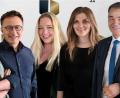 Bild: Landratsamt Wunsiedel/exb
Auf dem Bild sind zu sehen von links nach rechts: Anke Rieß-Fähnrich (Medienbeauftragte), Thomas Edelmann (Leiter der Kreisentwicklung), Katharina Hupfer (Projektmanagement Kampagne #freiraumfürmacher), Cosima Benker (Projektmanagement Kampagne #freiraumfürmacher) und Landrat Peter Berek.
