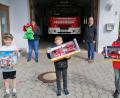 Archivbild: hl
Um mit Kindern und Jugendlichen auch während der Pandemie in Kontakt zu bleiben, überlegten sich die Betreuer der Feuerwehr Waldeck besondere Aktionen zu Weihnachten und Ostern. Jugendwartin Angelika Karl (hinten von links) berichtete davon in der Online-Jahreshauptversammlung.