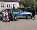 Bild: Sabine Doß/exb
Polizeihauptmeisterin Diana Lenz besuchte die Vorschulkinder des gemeindlichen Kinderhauses in Groschlattengrün.