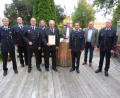 Bild: ibj
Dem Ehrenmitglied Georg Rauch (Mitte) gratulierten 2. Kommandant Christian Graf, Kommandant Martin Weiß, Vorsitzender Franz-Josef Rauch und 2. Vorsitzender Josef Erras (von links) sowie Kreisbrandinspektor Christof Strobl, HKA-Vorsitzender Georg Götz, Kreisbrandmeister Michael Iberer und Bürgermeister Bernhard Lindner (von rechts).