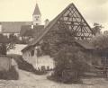 Archivbild: Richard Koller
Das Ensemble Illschwangs mit der St.-Vitus-Kirche und der alten Schmiede samt dem Lindenbaum davor, wie es sich in den 1950er- und 1960er-Jahren präsentierte.