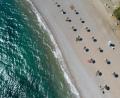 Bild: Lefteris Partsalis/XinHua/dpa
Strandurlaub ja, aber bitte mit Abstand: Urlaubswillige sehnen sich nach Badeurlaub in Griechenland, wie eine Umfrage in den Reisebüros in Weiden und im Landkreis Neustadt/WN zeigt. Das Bild zeigt einen Strand südlich von Athen im Mai 2020.