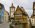 Bild: Daniela David/dpa
Das schiefe Plönlein ist das Wahrzeichen von Rothenburg.