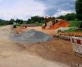 Bild: bsc
Baustelle Sonnengasse: Die Straße erhielt auch eine neue Wasserleitung, die weiter bis zur Siedlung gebaut wird.