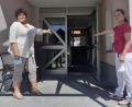 Bild: u
Ab sofort ist das Hirschauer Seniorenheim St. Barbara für Besucher wieder ganztägig ohne Testung und Anmeldung geöffnet. Heimleiterin Astrid Geitner (links) und Gerontotherapeutin Anita Dobmeier (rechts) laden ein, die neuen Möglichkeiten unter Einhaltung der AHA-Regeln zu nutzen.