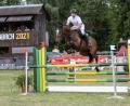 Bild: Nina Münch
Sven Fehnl an einem Hindernis. Der für den RFV Sulzbach-Rosenberg startende Reiter gewann beim Springturnier in Hahnbach die M*-Springprüfungen.